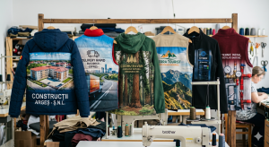 Geci si Veste cu fotografii si text
